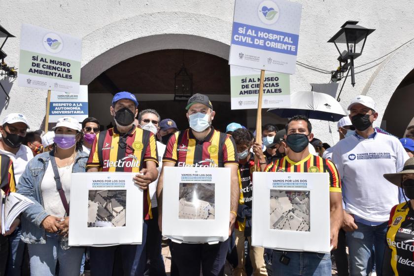 Entrega UdeG 5 mil cartas en Casa Jalisco para exigir al Gobernador del Estado respeto a la autonomía universitaria