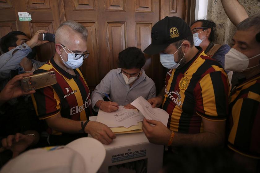 Entrega UdeG 5 mil cartas en Casa Jalisco para exigir al Gobernador del Estado respeto a la autonomía universitaria