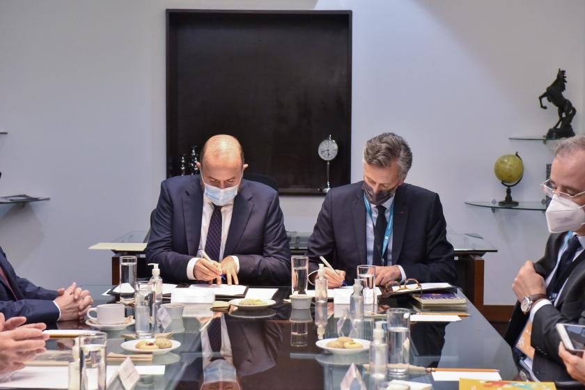 Firman convenio de cooperación UdeG y la Embajada de la república francesaFirman convenio de cooperación UdeG y la Embajada de la república francesa