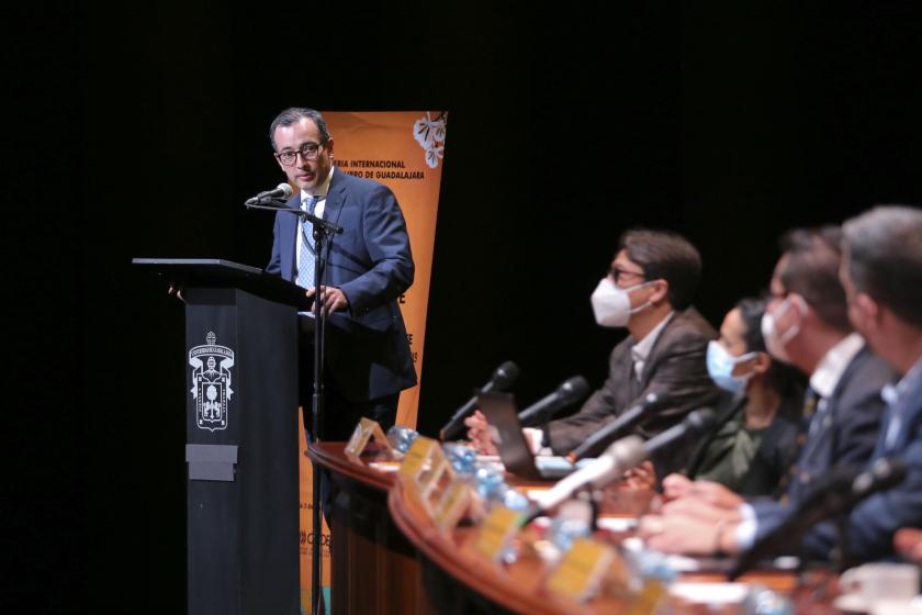 Dialogan sobre los retos económicos en una era post-COVID-19