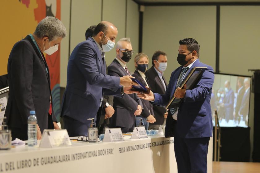 Reciben Presea al Mérito Académico 2021 Enrique Díaz de León Un total de 20 académicos de la Universidad de Guadalajara (UdeG) fueron reconocidos con la Presea al Mérito Académico 2021 Enrique Díaz de León en su XXIV edición, por el Sindicato de Trabajadores Académicos (STAUdeG), que premia su desempeño en la docencia, investigación y extensión.   Durante la ceremonia celebrada en el marco de la Feria Internacional del Libro de Guadalajara (FIL 2021), el Rector General, doctor Ricardo Villanueva Lomelí, exp