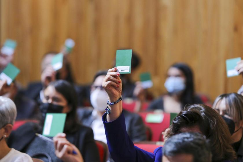 Hijos e hijas de policías caídos tendrán pase directo para estudiar en la UdeG