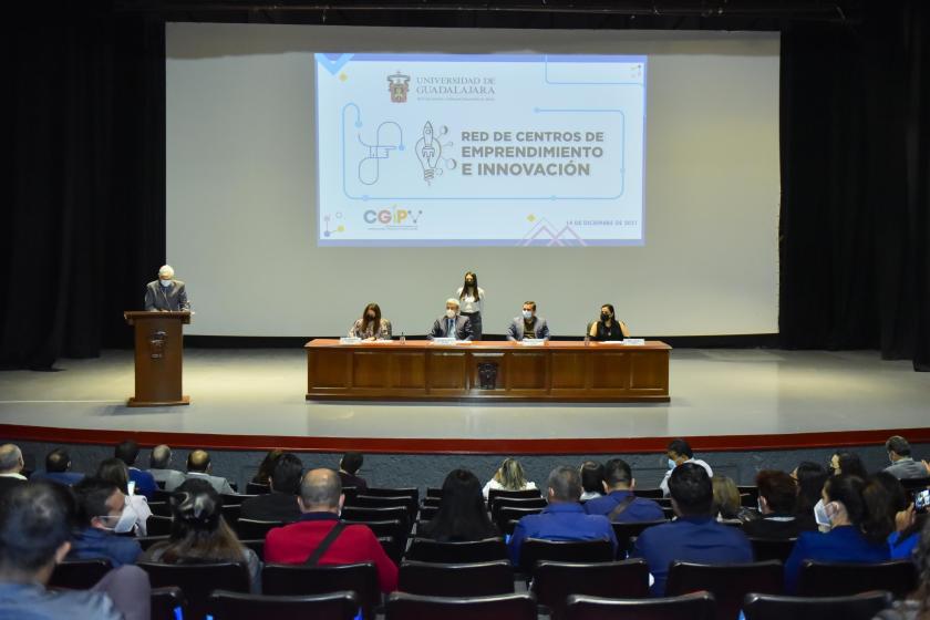 Certifican a 190 profesoras y profesores de la Red Universitaria en emprendimiento e innovación