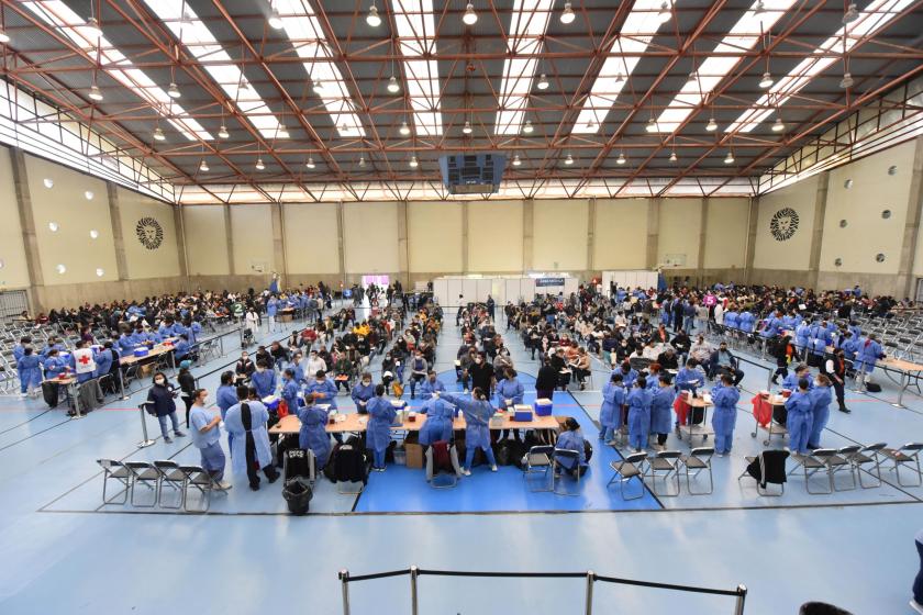 Aplicarán más de 32 mil dosis diarias de Moderna en espacios de la UdeG