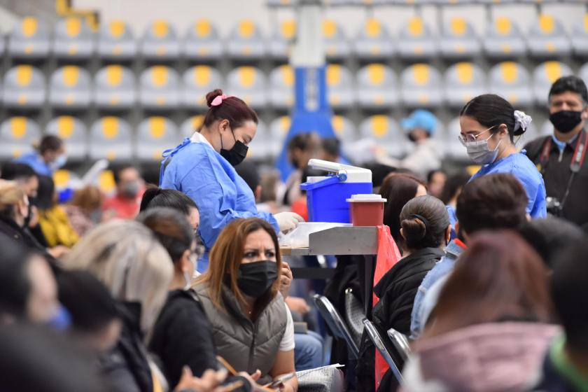 Aplicarán más de 32 mil dosis diarias de Moderna en espacios de la UdeG