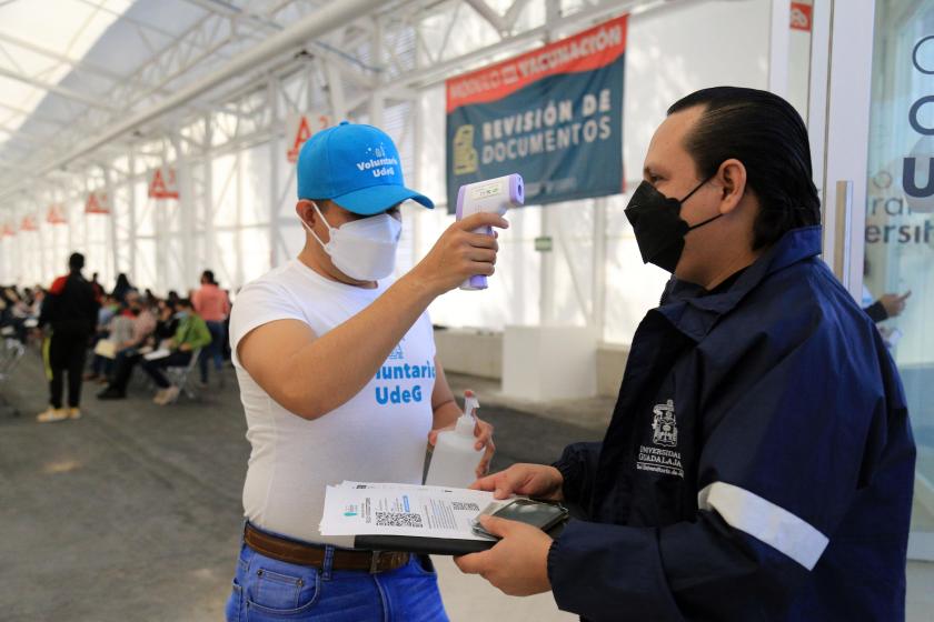 Inicia jornada de vacunación de refuerzo para académicos y trabajadores de educación media y superior
