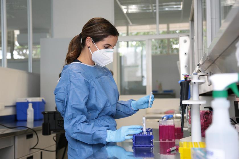 Avanzan con paso firme mujeres y niñas en la ciencia