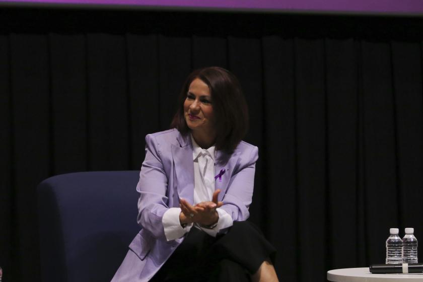 Mujeres se reúnen en torno al MCA para honrar a científicas y tejer hilos en contra de las violencias