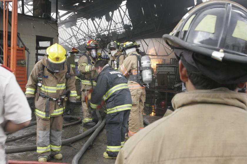 Aprueba CGU pase directo a hijas e hijos de bomberos caídos para estudiar bachillerato y licenciatura en UdeG