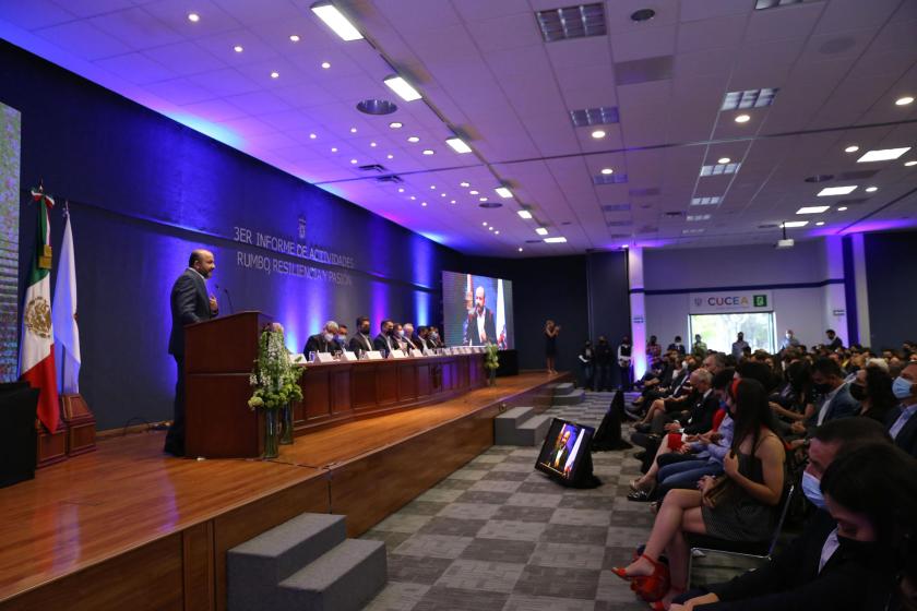 Rector del CUCEA rinde su tercer Informe de actividades