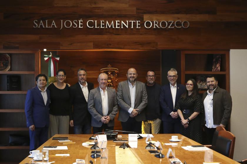 Firma UdeG acuerdo en materia de transferencia tecnológica
