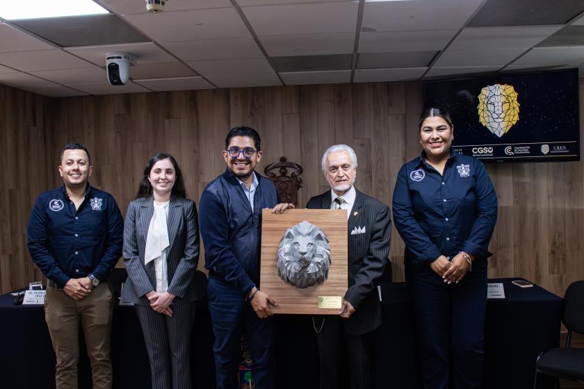 presea “Leo Honoris”