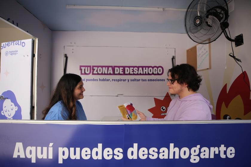 Suéltalo