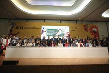 Reciben Presea al Mérito Académico 2021 Enrique Díaz de León Un total de 20 académicos de la Universidad de Guadalajara (UdeG) fueron reconocidos con la Presea al Mérito Académico 2021 Enrique Díaz de León en su XXIV edición, por el Sindicato de Trabajadores Académicos (STAUdeG), que premia su desempeño en la docencia, investigación y extensión.   Durante la ceremonia celebrada en el marco de la Feria Internacional del Libro de Guadalajara (FIL 2021), el Rector General, doctor Ricardo Villanueva Lomelí, exp