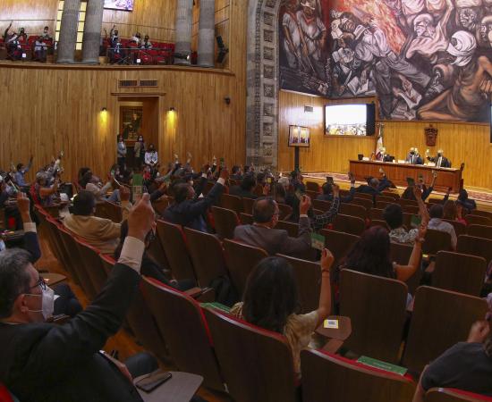 Aprueba CGU pase directo a hijas e hijos de bomberos caídos para estudiar bachillerato y licenciatura en UdeG