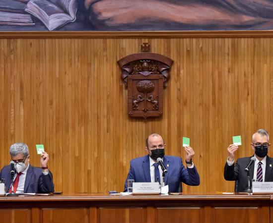 Aprueba CGU pase directo a hijas e hijos de bomberos caídos para estudiar bachillerato y licenciatura en UdeG
